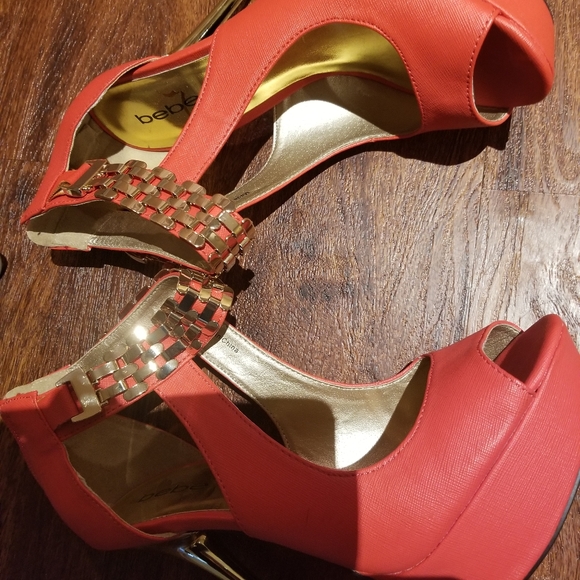 Shoes - Picture 2 of 4